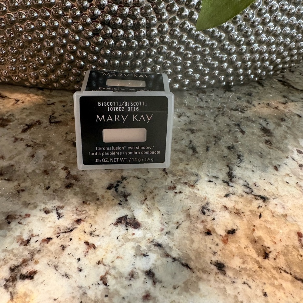 MK Chromafusion Eye Shadow - Biscotti